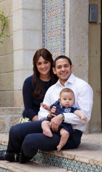 Akiva Neuman, center, with his wife, Chani, and son, Yaakov Shmuel. (Emuni Z.)