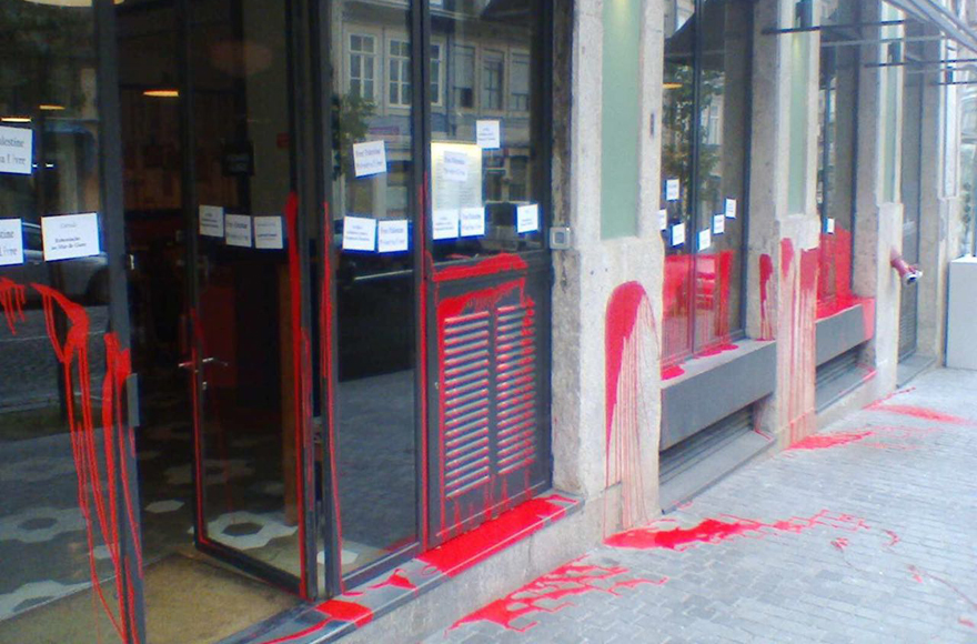 The facade of the Cantinho do Avillez restaurant in Porto, Portugal, following vandalism over its head chef's participation in a food festival in Israel. (Photo courtesy of WJC)